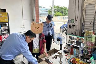 都体：奥莫巴米德莱太贵，米兰中卫引援首选19岁小将库列拉基斯